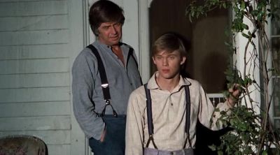 You wanna help him
change that tire, son? - The Waltons