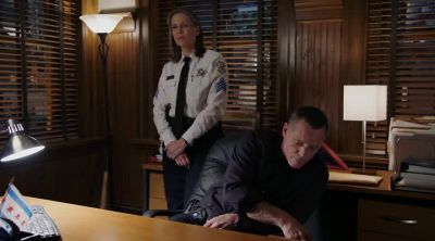 - You want to see me, boss?
- Yeah, come on in. - Chicago P.D.