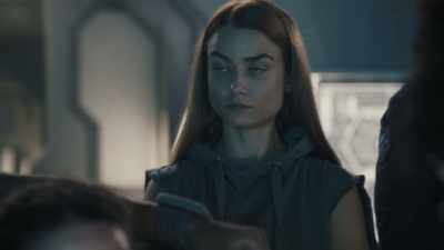 - You wanted to see Kelly?
- Yes. - The Ark