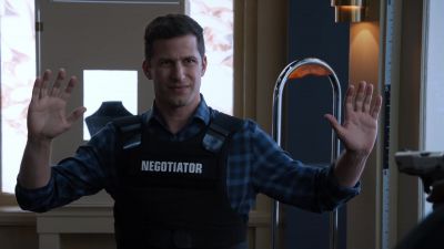 - You wanted to talk to me?
- Keep those hands in the air. - Brooklyn Nine-Nine