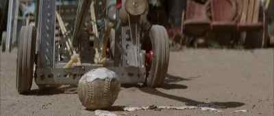 - You went too far. Go back.
- Reverse. It's too far. - The Sandlot