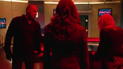 You and you, hide. - Arrow
