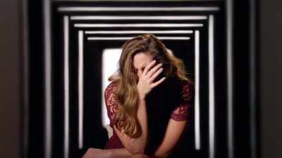 ♪ You, you, keep me hurting ♪ - Love Is Blind