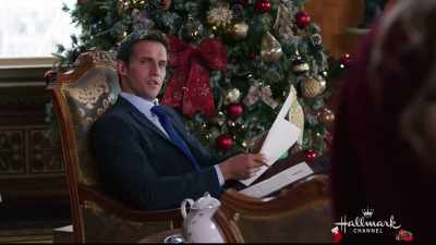 - You?
- You. What are you doing here? - Christmas at the Palace