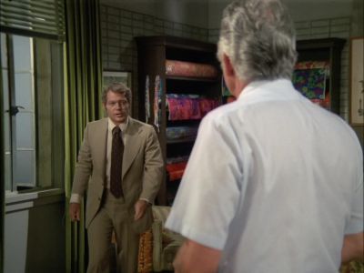 YOU'D BETTER COME WITH US
TO FIVE-O HEADQUARTERS - Hawaii Five-O