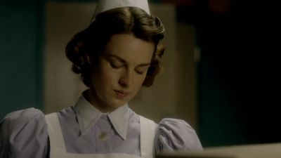 You'd better get a trolley loaded. - Call the Midwife