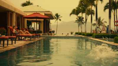 You'd love Hawaii.
Everything's so lush. - The White Lotus