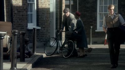 You'd think after this many we'd
know what to do. - Call the Midwife