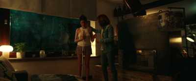 - You'll be right back, okay?
- Yes, I'll be right back. - Dark Glasses