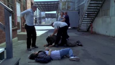 你遲早有機會收拾他  退後
You'll get your shot. Now back off. - Prison Break