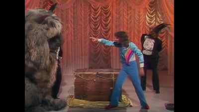 You'll get the keys.
Hold out your hand. There we go. - The Muppet Show