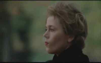 [Young Julia] Lilly, you don't have
to come this way. Go down under. - Julia