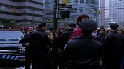 Young man, you too.
Stay behind the barricade. - Smallville