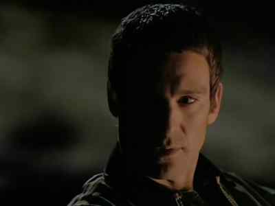 [Young Sydney]
What are you seeing, Jarod? - The Pretender