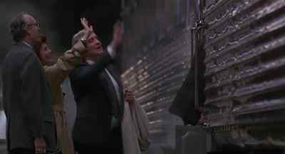- [Young Woman] Bye, Mom! Bye, Dad!
- Bye! - I Love Trouble