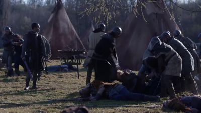 (YOUNGER) Tie them. - The Last Kingdom