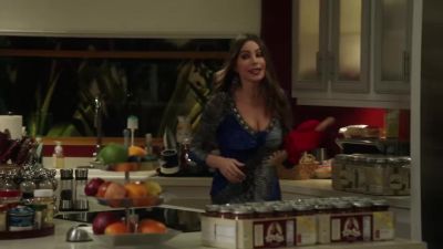 Your bedtime was an hour ago, señor. - Modern Family