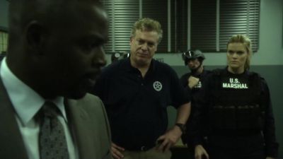 - Your boy's losing it.
- What's my best option? - Numb3rs