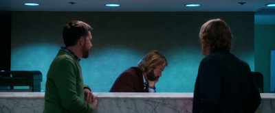 Your cheapest room, please. - Father Figures