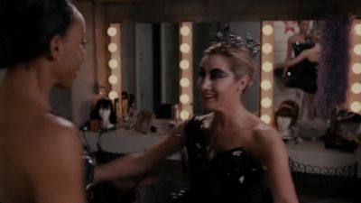 - Your cue is coming up.
- Oh, Kendra. - Scary Movie V