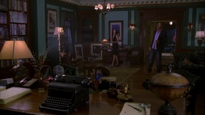 Your friend's a writer? - House