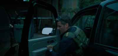 Your girlfriend's here. - Triple Frontier