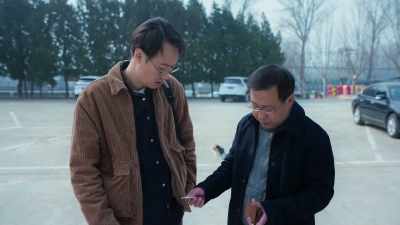 Your hand is full of earthworms. - The Shadowless Tower