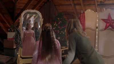 Your hands go like this. - Jingle Bell Princess