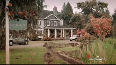 - Your home is lovely.
- Thank you. - Falling for You