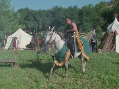 Your horse, milord. - Lois & Clark: The New Adventures of Superman