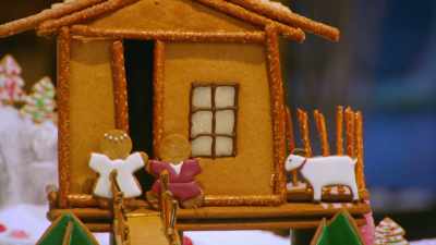 - Your icing work is really,
really outstanding. - Baking It