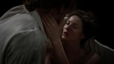 Your kisses
raining down on me... - Outlander