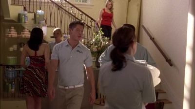 Your massage therapist will be
right with you, Mr. Guster. - Psych