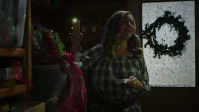 Your mom said
she wanted this place - Unwrapping Christmas: Olivia's Reunion