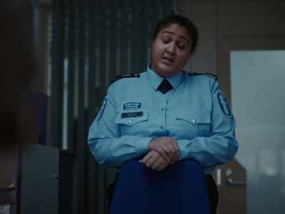 Your mother can't make it.
She said she'll call you later today. - Girl Picture