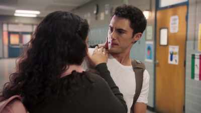 Your neck is very muscly. - American Pie Presents: Girls' Rules