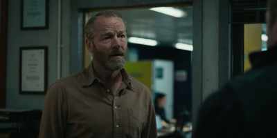 - Your OIM?
- He got called back to shore. - The Rig