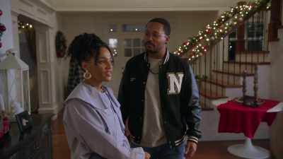 Your Pops is playing my
Christmas album. - BeBe Winans’ We Three Kings