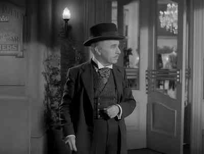 Your positions. One on each corner
and two at the back. - Monsieur Verdoux