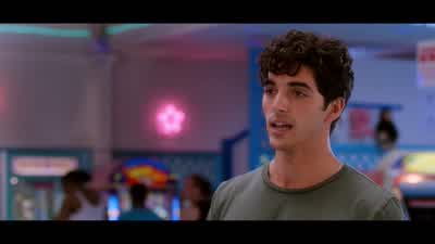 Your shoe's untied. - The Kissing Booth 2