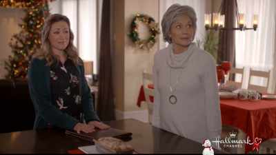 Your sister has to wrap in here, - Homegrown Christmas