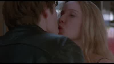 Your train's gonna leave. - Before Sunrise