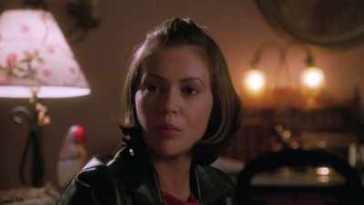 You're a Charmed One.
You could be doing so much more, - Charmed