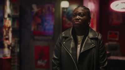 You're a first-time customer,
so today's your lucky day. - The Last Video Store