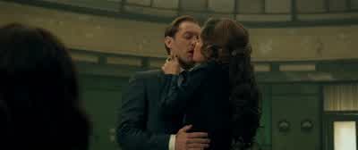 You're a loud kisser. - Spy