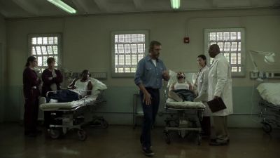 You're a moron and a coward.
I'll do it myself. - House