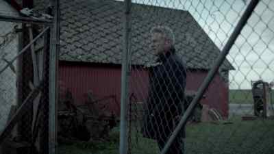 You're a policeman. - Wallander