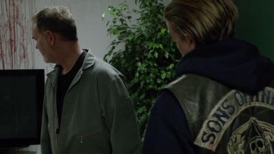 You're a smart, decent guy,
Connor. - Sons of Anarchy