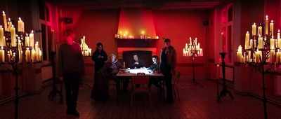 You're about to play
a gigantic escape game. - Play or Die