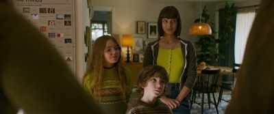 - You're Alexia. You're Sara.
- Yes. - You Keep the Kids